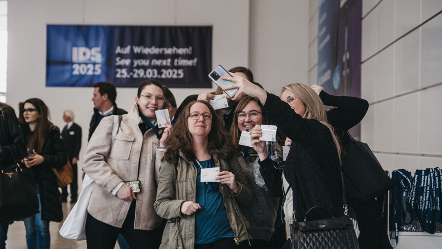 IDS je mjesto sastajanja starih prijatelja i upoznavanja novih. (Fotografija: Robert Strehler)