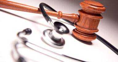 L’assistente alla poltrona non può sostituirsi al dentista, anche se su invito del paziente