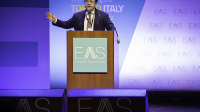Dr Francesco Garino, EAS Scientific Chairman announced the programm of the congress. (Image: Mauro Calvone)