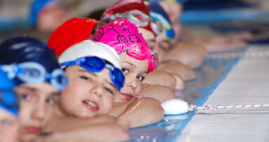Competitive swimming increases risk of dental erosion