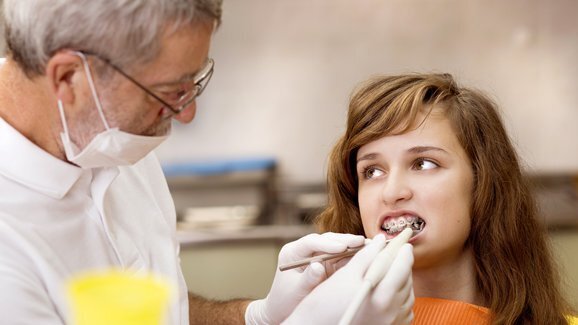 Dlaczego zły zgryz postarza?