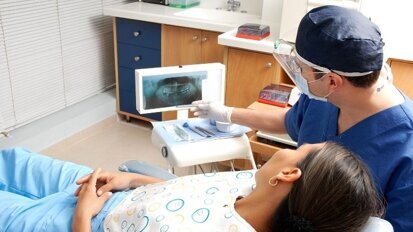 Columns over bijzondere ervaringen als tandarts gebundeld