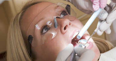 Une méthode sans douleur pour lutter contre la carie dentaire