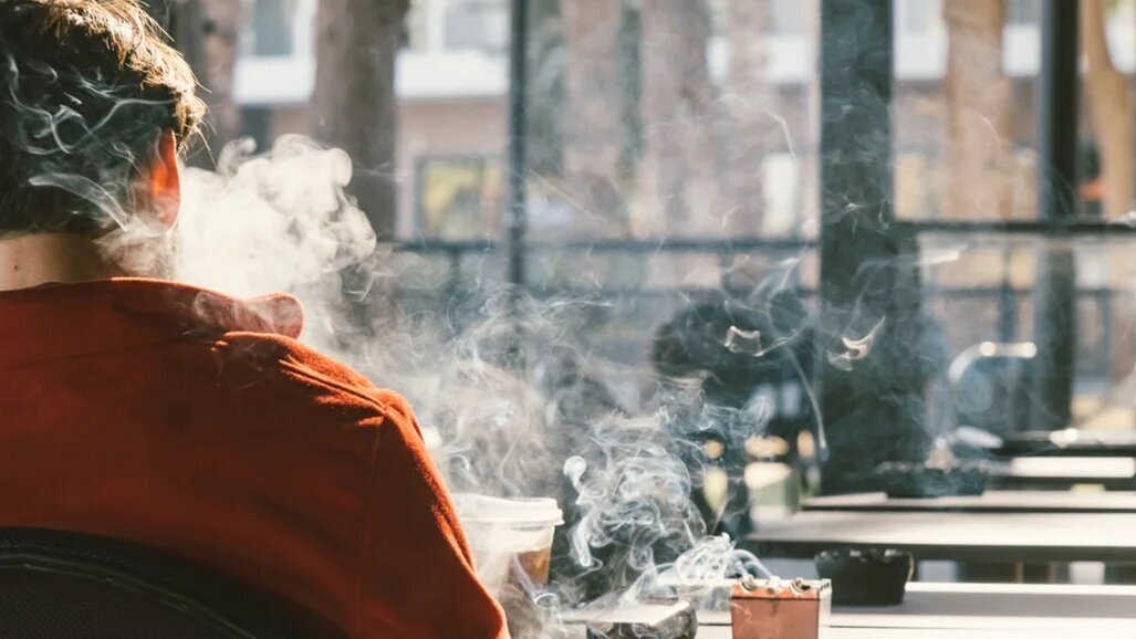 Vaping ohrožuje zdraví ústní dutiny stejně jako kouření, tvrdí EFP