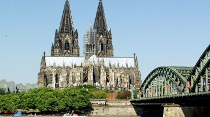 Buiten de muren van de Koelnmesse