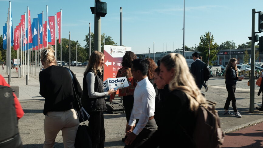 Attendees who are interested in reading all about the latest in implantology, are more than welcome to pick up a copy of the today show paper outside the venue. 