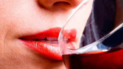 Il vino logora i denti più velocemente di quanto si pensasse, particolarmente esposti gli assaggiatori professionali