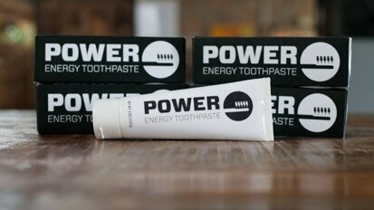 ’s Werelds eerste cafeïnehoudende tandpasta gelanceerd