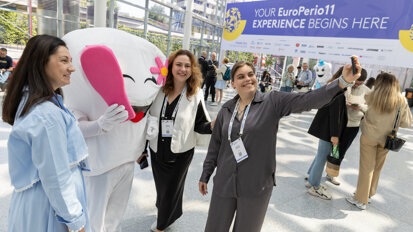 Attendees taking pictures with the EuroPerio mascot. (Image: EFP)