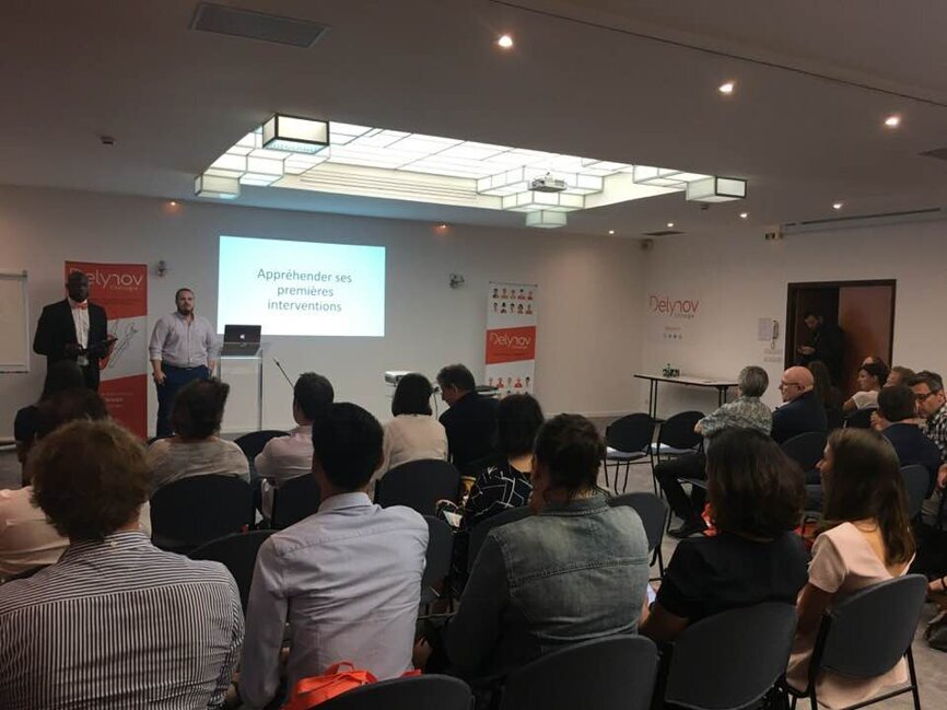 La salle de conférence au début de l'intervention du Dr Gautier Fourrier