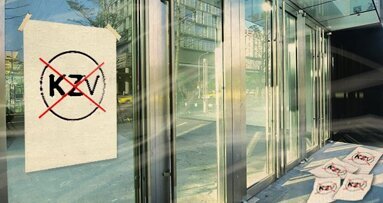 מחאת רופא שיניים יהודי נגד קיצור נאצי לכאורה