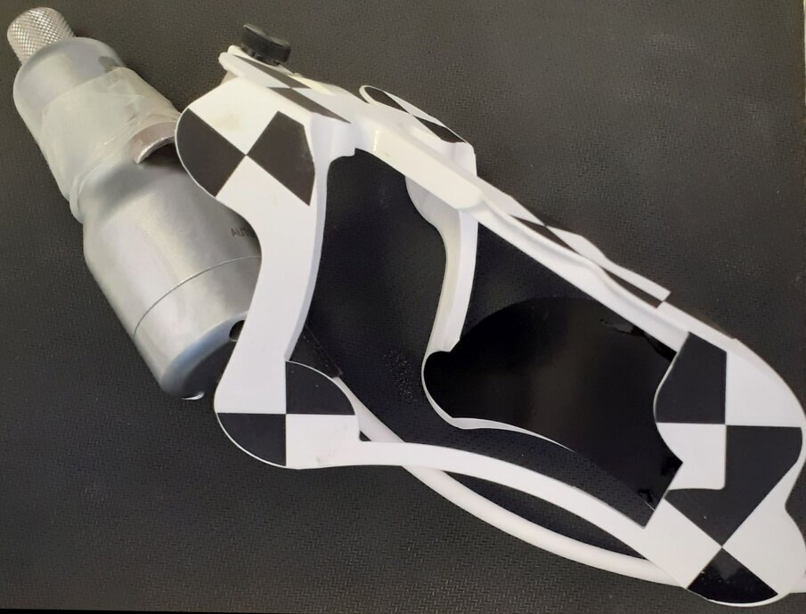 Figg. 10a-10g - Il Drill Tag peculiarità del Navident (a). Questo dispositivo consente di guidare qualsiasi strumento chirurgico. Non potendo essere note a priori le caratteristiche geometriche tridimensionali dello strumento lavorante è necessaria una calibrazione preliminare al gesto chirurgico (b-d). Esempio di navigazione di un Magnetic Mallet (e). Supporto software che consente l’identificazione delle diverse possibili tipologie di strumenti chirurgici guidati (f, g).