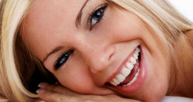 Η στοματική υγεία είναι πολύ σημαντική για τους χρήστες οδοντοστοιχιών λόγω της πιθανής επίδρασης στη συστηματική υγεία