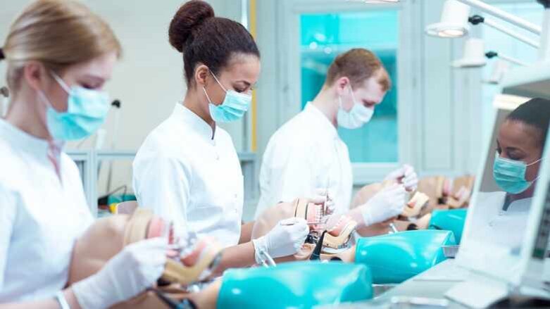 Ausbaupläne für (Zahn-)Medizinstudium unzureichend