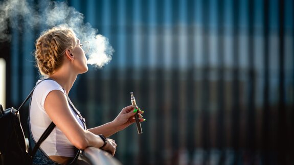 Mondhygiënisten slaan alarm: steeds meer vapende jongeren