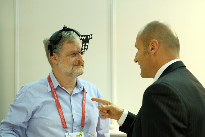 Doron Dekel, CEO of ClaroNav, and Luca Casalena discussing the Trace and Place technology. (Photograph: Timo Krause, OEMUS MEDIA)
