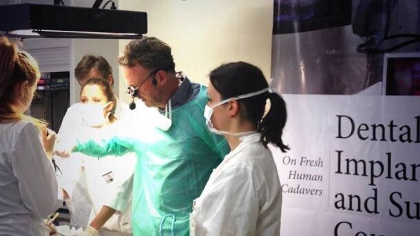 Kadavra Uygulamalı İmplantoloji ve Cerrahi Kursu Viyana’da Yapıldı