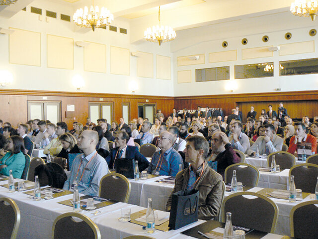 …a kongresový sál byl plný posluchačů po celou dobu programu.