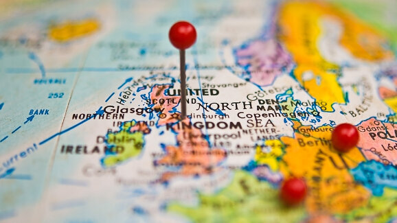 Henry Schein Dental becomes distributor of 3D White Whitestrips in the UK