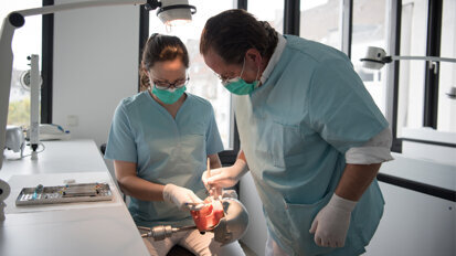 Warum die Praxis vom Studium der Dentalhygiene profitiert Warum die Praxis vom Studium der Dentalhygiene profitiert