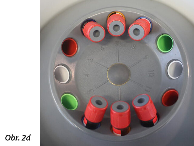 Ukázka vyvážení odstředivky při umístění dvou, tří, čtyř a šesti zkumavek. Odstřeďování pěti, sedmi, devíti nebo jedenácti zkumavek není možné. Za tímto účelem se musí použít další zkumavky naplněné vodou.