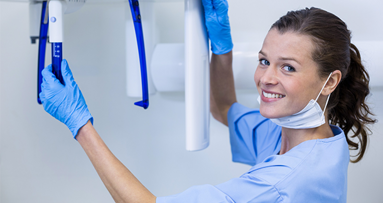 Gute Rahmenbedingungen für Azubis in Berliner Zahnarztpraxen