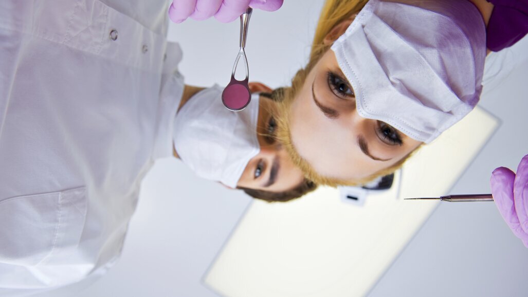 Mbo-diploma binnenkort voor iedere tandartsassistent verplicht. Of niet? – Deel I