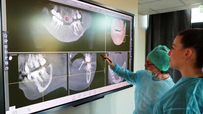 Microchirurgie implantaire et préservation muco-gingivale – Une masterclass d’exception