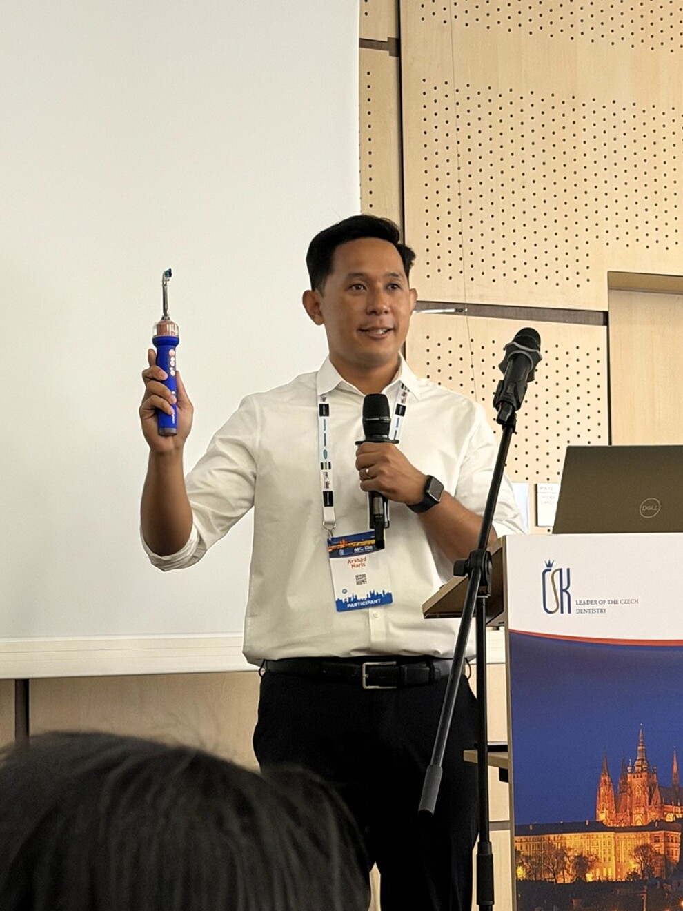 Dyson lead design engineer Arshad Haris explained the development of the CameraJet’s camera-based targeting and fluid-delivery systems.