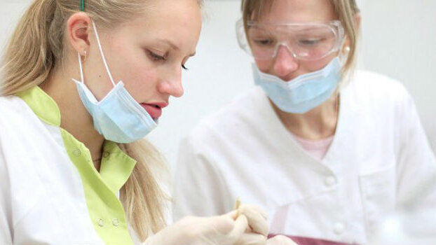 I neo-odontoiatri scozzesi fuggono all’estero