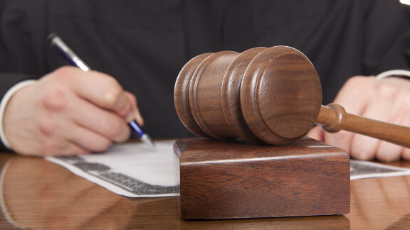 Dental regulator prosecutes two non-registrants