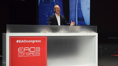 Austrian implant specialist Prof. Gabor Tepper at Nobel Biocare’s symposium at the congress. (Photograph: Franziska Beier, DTI)