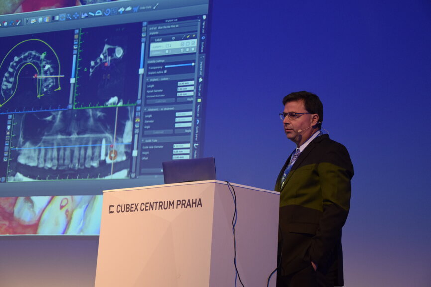 Dr Jaime J. Silberman discussing endodontic microsurgery.