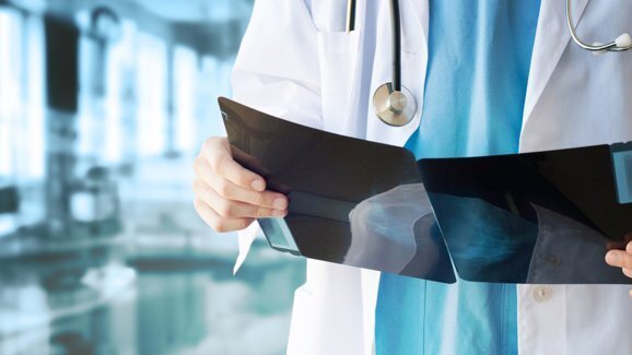 A doença periodontal aumenta o risco de câncer de mama em mulheres na pós-menopausa