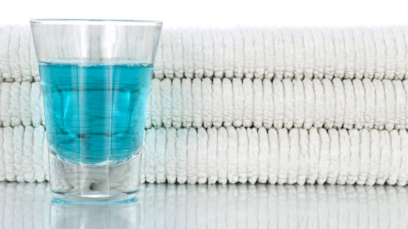 Bolniki z rakom ustne votline imajo lahko  koristi od stranskih učinkov ustnih vod