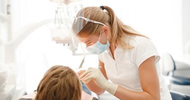 Bicarbonato, glicina, eritritolo… come scegliere la giusta polvere per la profilassi professionale?