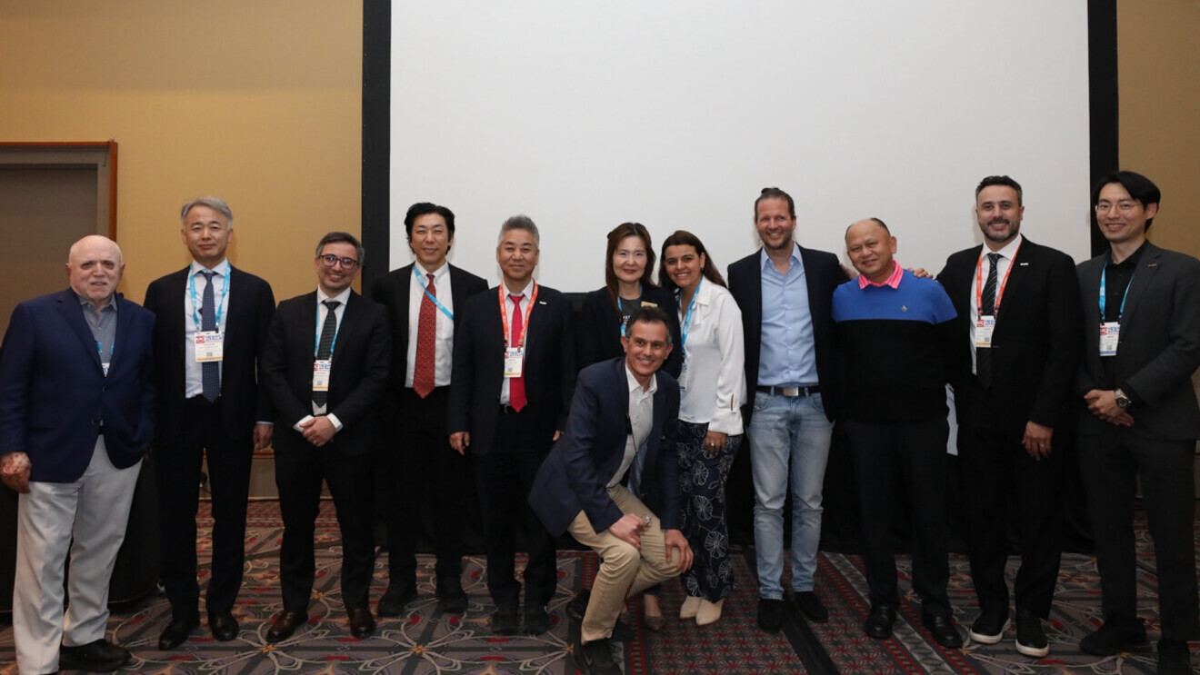 Participants engaged in a pre-conference workshop focused on aligner technology.