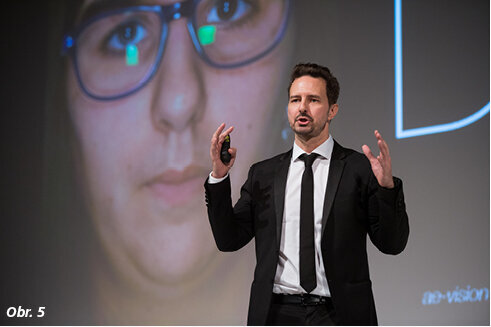 Obr. 5: Emoce se velmi projevovaly při prezentaci Dr. Marko Jakovace. Společně s Alenem Alicem informovali publikum o úspěšném klinickém případu.
