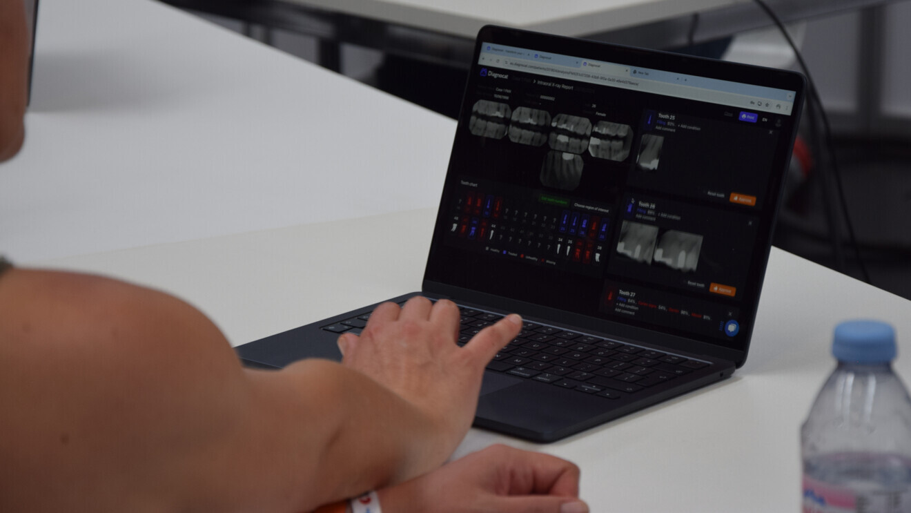 By using clear visuals, Diagnocat’s tools enhance dental diagnostics and improve patient communication.