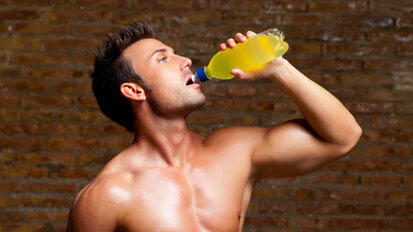 Les boissons énergisantes abîment l’émail des dents et augmentent le risque de caries