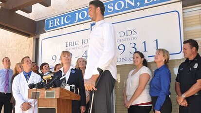 Größter Mann der Welt erhält Rundum-Zahnbehandlung Größter Mann der Welt erhält Rundum-Zahnbehandlung