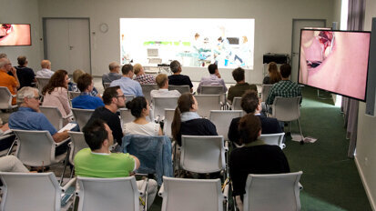 Chirurgietag bei van der Ven: Top-Oralchirurgen demonstrieren minimalinvasiven Knochenaufbau Chirurgietag bei van der Ven: Top-Oralchirurgen demonstrieren minimalinvasiven Knochenaufbau