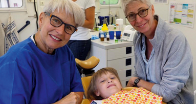 Zahnbehandlung bei Tschernobyl -Kindern – UZB liefert Behandlungswagen