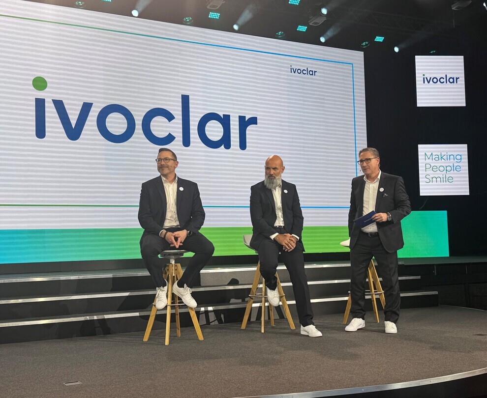Q & A with Mirco Stiehle (left), chief commercial officer, Markus Heinz (middle), CEO of the Ivoclar Group, and moderator Laurent Schenck (right). 