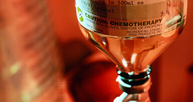 Ο οδοντίατρος μπορεί να συμβουλεύσει για θέματα οδοντιατρικής φροντίδας στους ασθενείς με χημειοθεραπεία