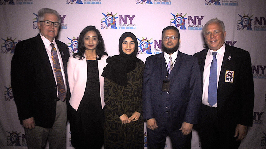 Tres de los odontólogos internacionales que recibieron becas del Greater New York Dental Meeting por los carteles de investigación que presentaron. (Foto: José Antonio Rosario para Dental Tribune)