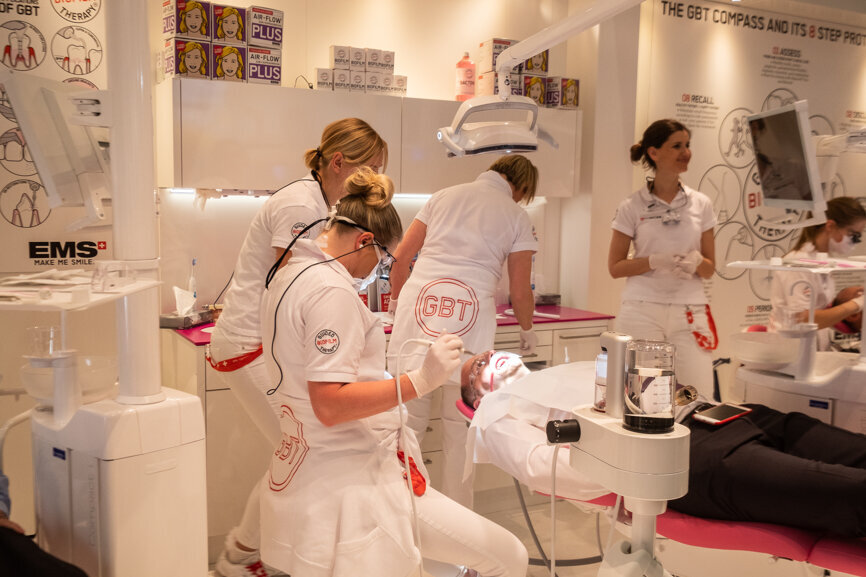 Live demonstrations at the EMS booth. (Photograph: Robert Strehler, DTI)