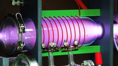 Keimfreie Materialien für Implantate und Prothesen