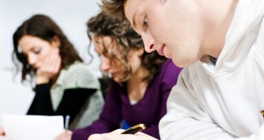 Odontologistes, pharmaciens et sages-femmes : retour au tronc commun