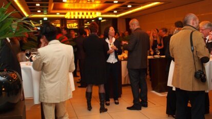 Mit Käse und Wein gefeiert